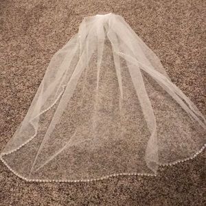 Wedding veil- material is 35in long